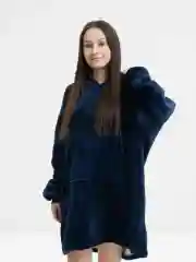 Красный плед с рукавами и капюшоном