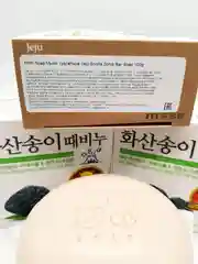 Мыло для лица с вулканической солью MUKUNGHWA Jeju Scoria Scrub Bar Soap 100гр