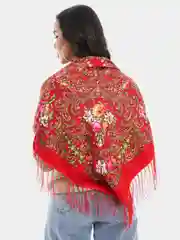 Красный платок с бахромой