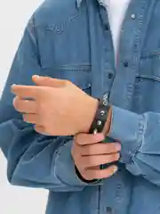 Браслет с шипами