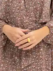 Желтый кольца из эпоксидной смолы, перламутровые, уникальные, тренд года 2024, роскошное, модное