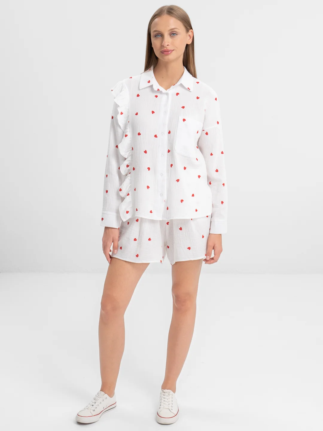 Белый костюм муслиновый женский, с шортами и рубашкой Izy Wear