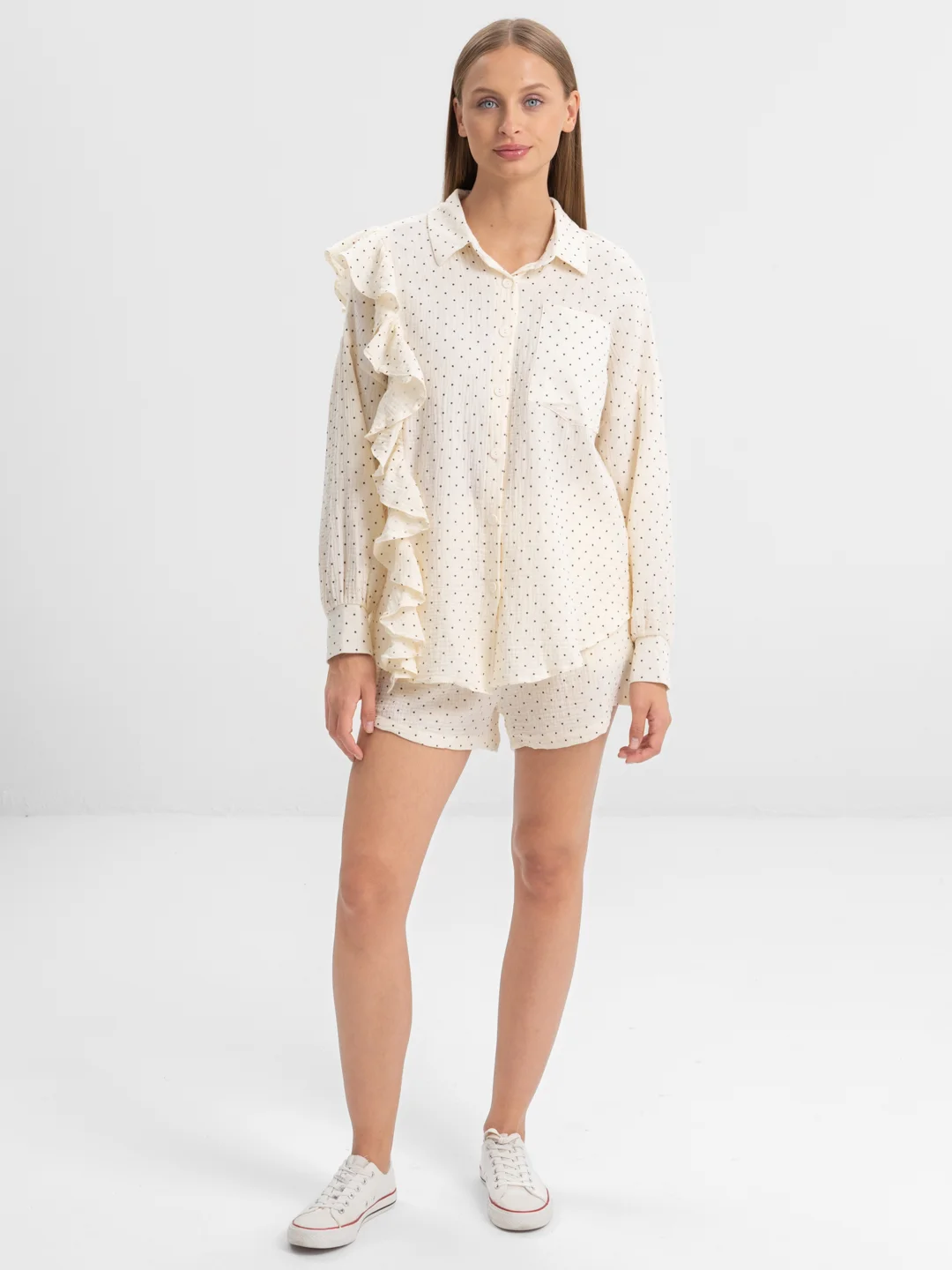 Белый костюм муслиновый женский, с шортами и рубашкой Izy Wear