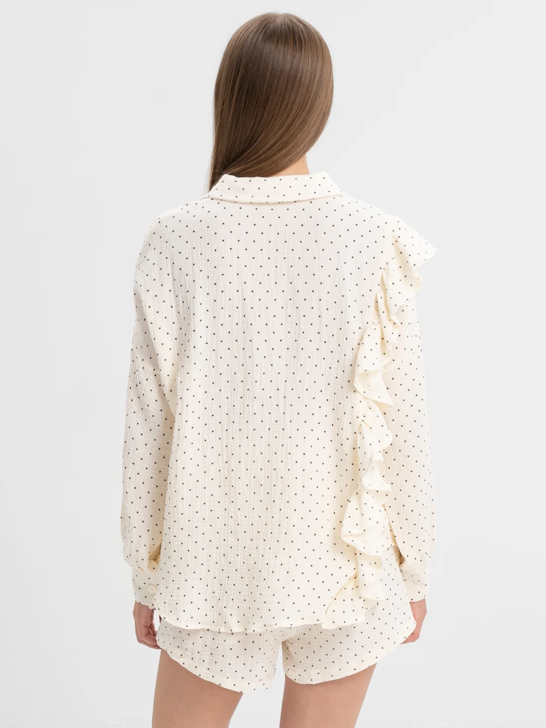 Белый костюм муслиновый женский, с шортами и рубашкой Izy Wear