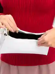 Белый сумка багет на плечо, экокожа