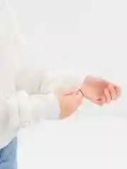 Белый свитер женский, укороченный, машинная вязка