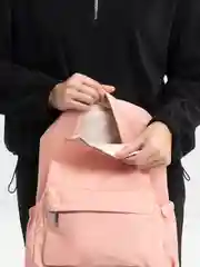 Светло-оранжевый рюкзак