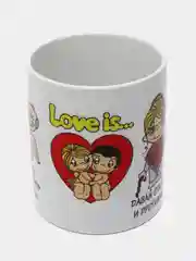 Кружка сувенирная с принтом LOve is