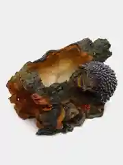Кашпо ежики на пне