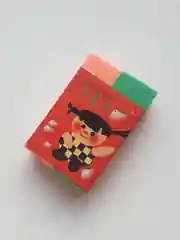 Бежевый ластик цветной