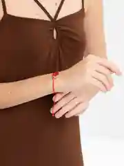 Зеленый браслет с эпоксидной смолой, на нитке