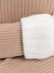 Варежки женские, белые, вязанные