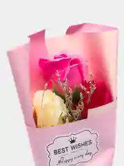 Розовый букет из мыльной розы с мишкой
