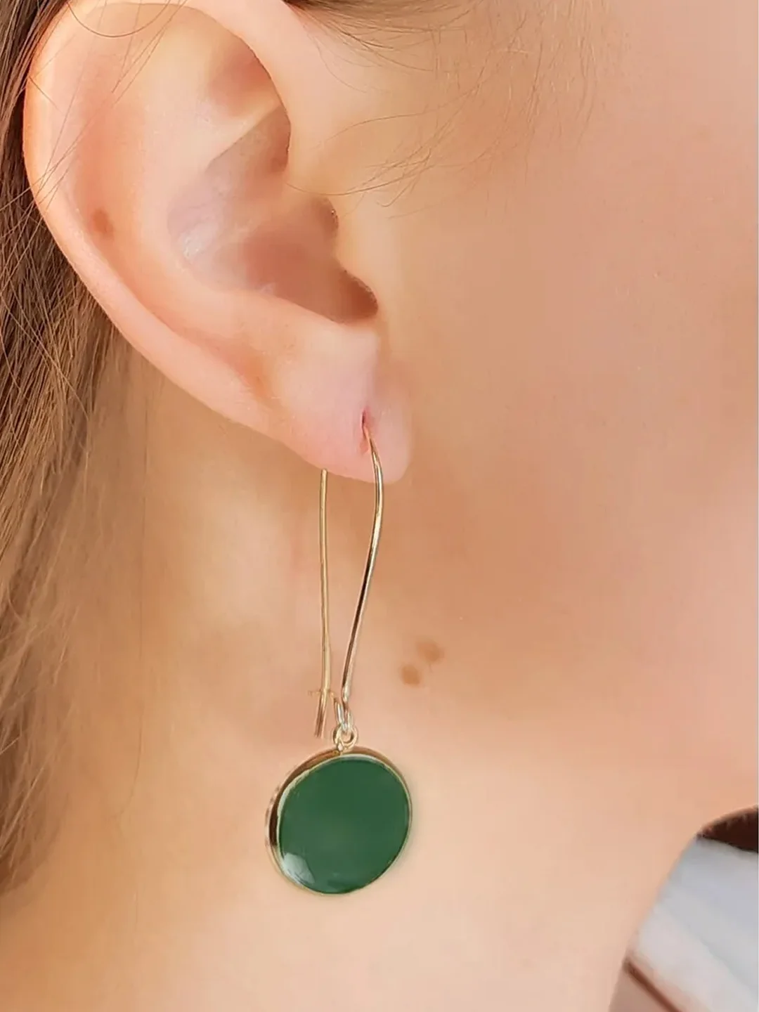 Серьги длинные с  зеленым камнем