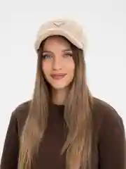Кремовый бейсболка меховая, женская
