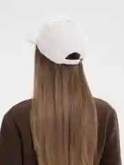 Белый бейсболка меховая, женская