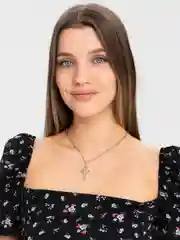 Черный цепочка с крестиком