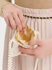 Клатч на шнурке, цвет белый