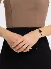 Черный браслет с эпоксидной смолой, на нитке