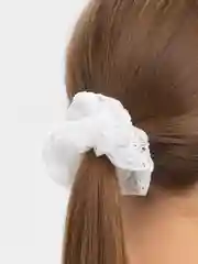 Белый резинки для волос