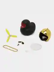 Карамельный игрушка утка в шлеме и очках с пропеллером, в машину