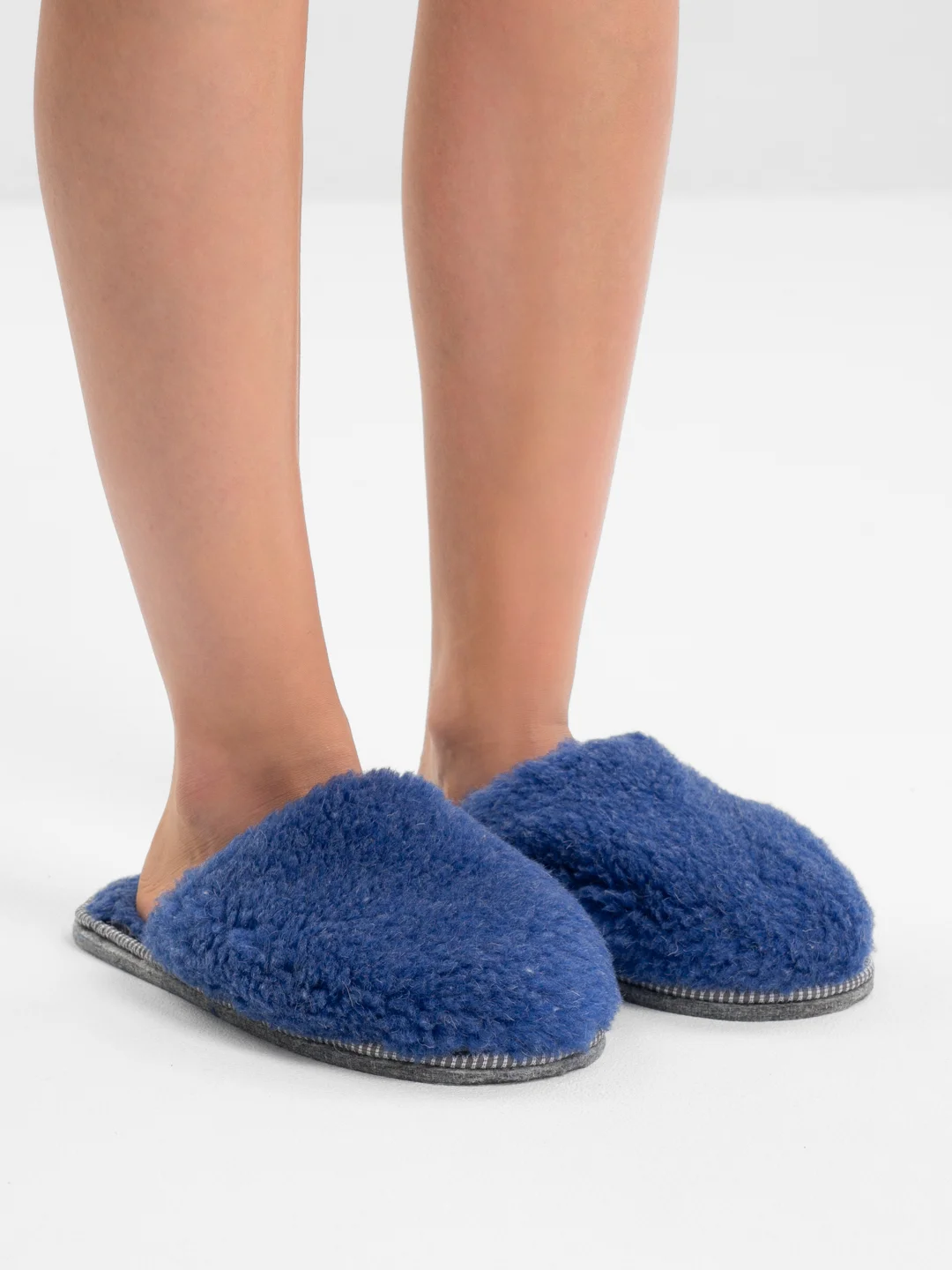 Синий тапочки домашние меховые женские и мужские из овчины Soft Slippers