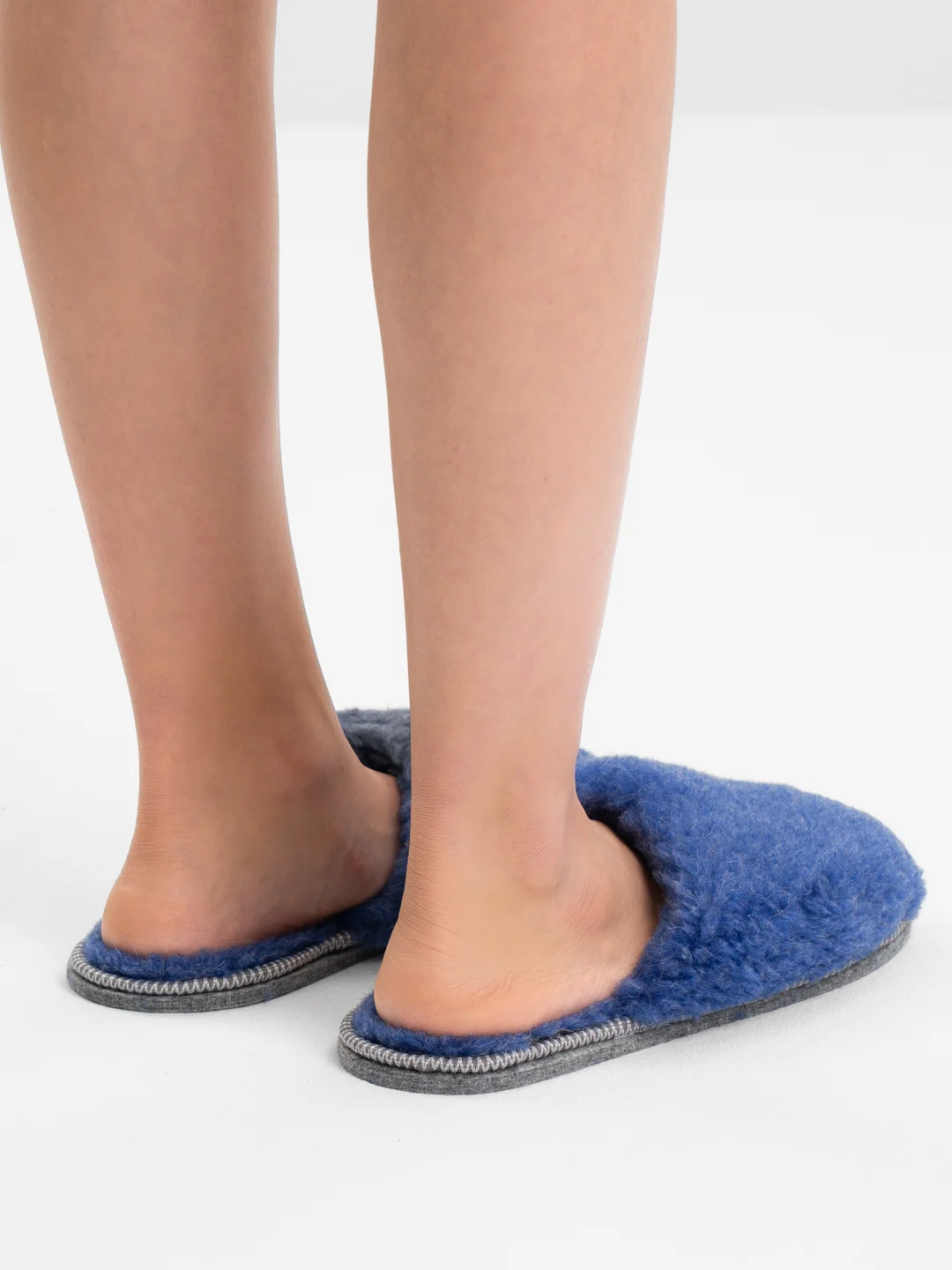 Синий тапочки домашние меховые женские и мужские из овчины Soft Slippers