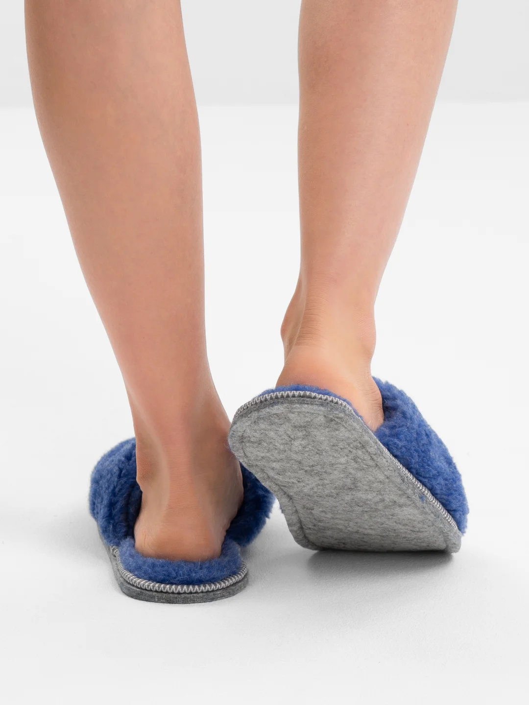 Синий тапочки домашние меховые женские и мужские из овчины Soft Slippers