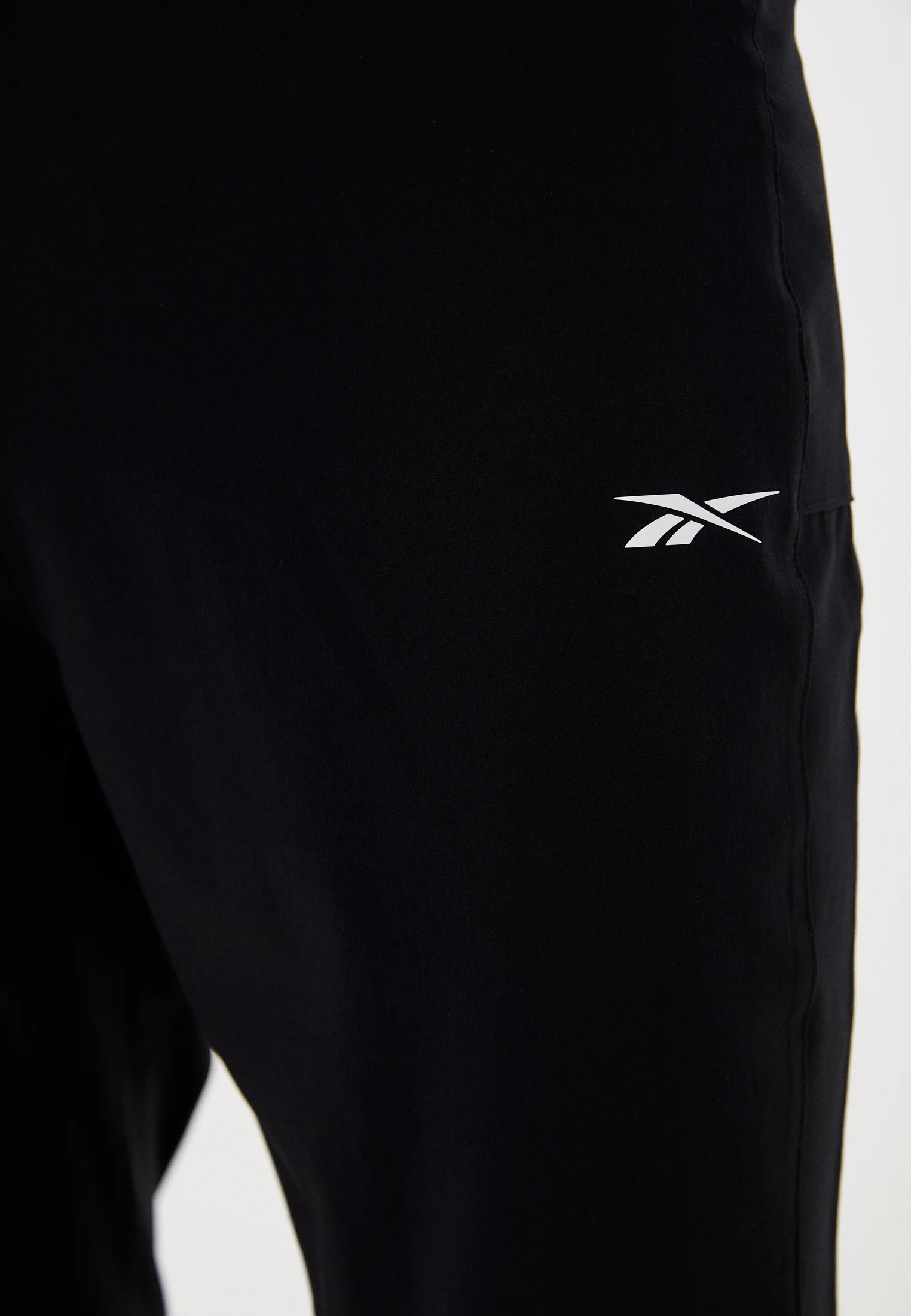 Черный брюки Reebok HD4147 LM Track Pant