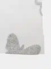 Бордовый фатин, разные цветы