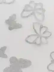 Бордовый фатин, разные цветы