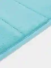 Голубой коврик для ванной комнаты