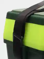 Зеленый зимний ящик для рыбалки