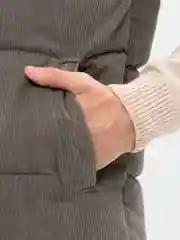 Серый жилет мужской вельветовый