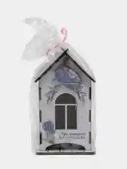 Сиреневый деревянный чайный домик
