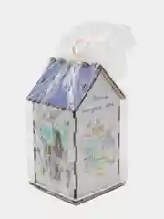 Сиреневый деревянный чайный домик