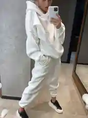 Белый женский спортивный, утепленный, флисовый костюм