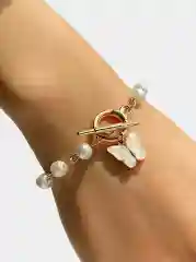 Золотой женский браслет на руку с жемчугом и бабочкой