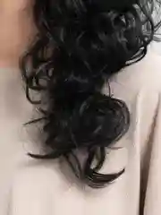 Черный парик карнавальный длинный кудрявый