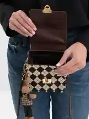 Коричневый сумка женская, сумка с брелком "стильный заяц"