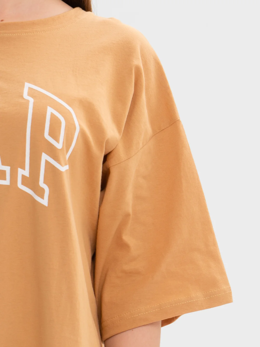 Карамельный футболка свободного кроя, однотонная, oversize с принтом GAP