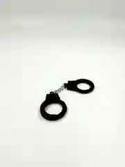 Черный металлический брелок для ключей, брелок наручники, подарочный брелок