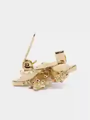 Белый брошь "Кленовый лист" со стразами