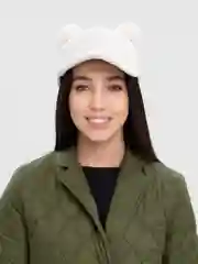 Молочный бейсболка меховая