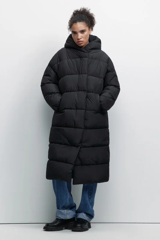 Черный пальто женское Befree oversize стеганое длинное с капюшоном