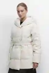 Молочный куртка женская Befree из экокожи, стеганая с капюшоном и поясом