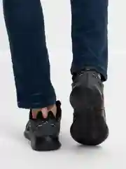 Черный кроссовки