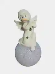 Ангел на святящемся шаре