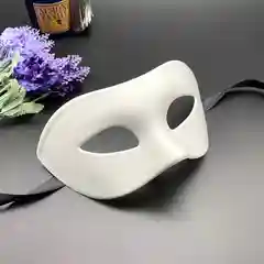 Белый маски карнавальные