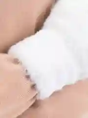 Белый варежки белые. Варежки лапки
